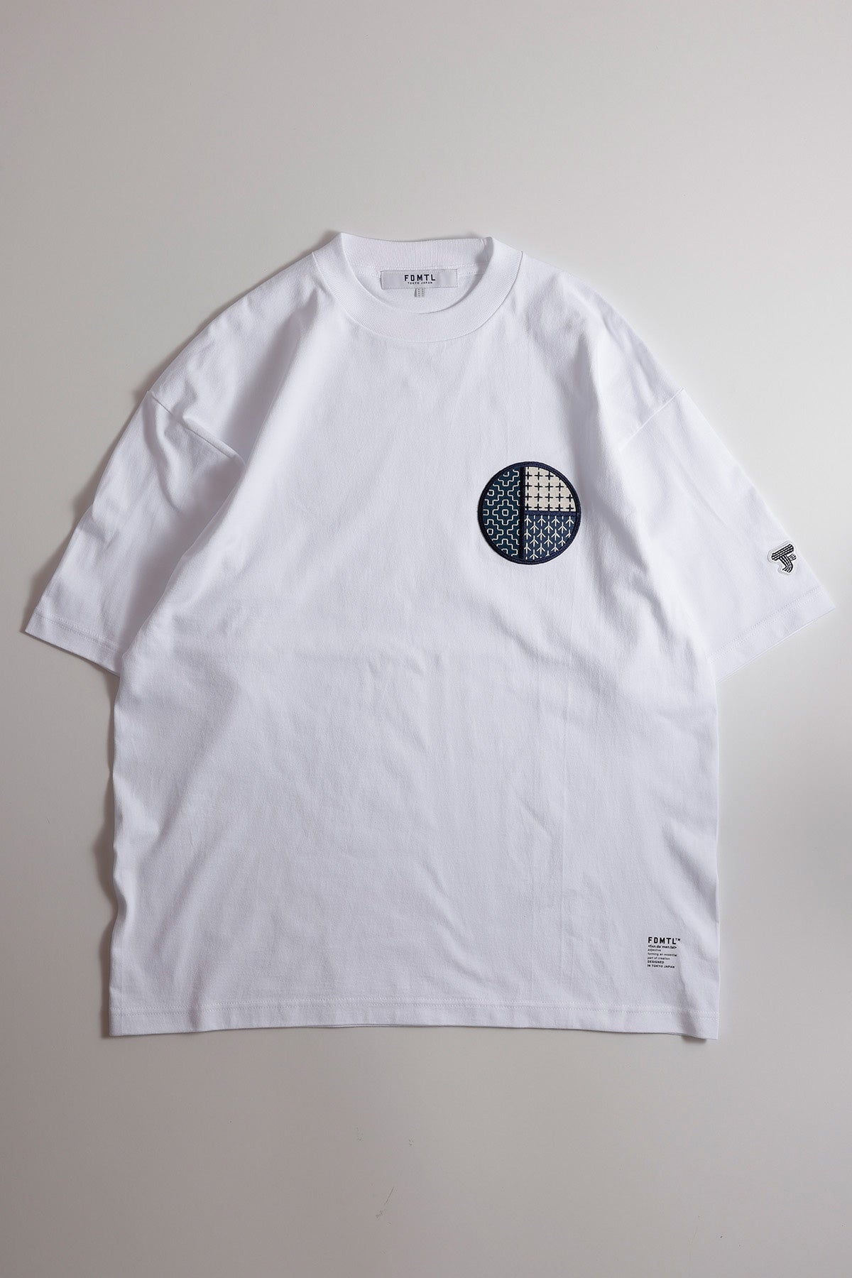 CIRCLE PATCH TEE