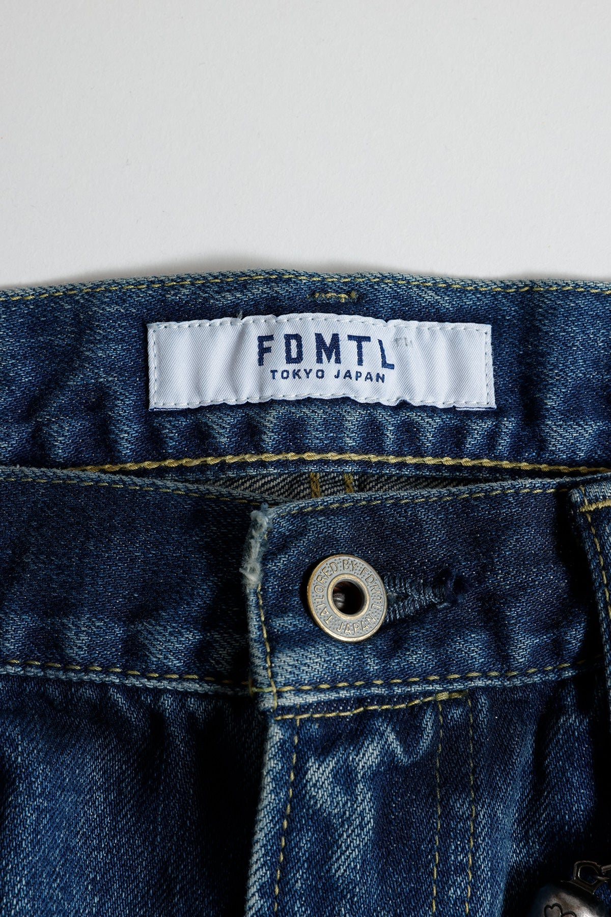 CLASSIC FIT DENIM CS130