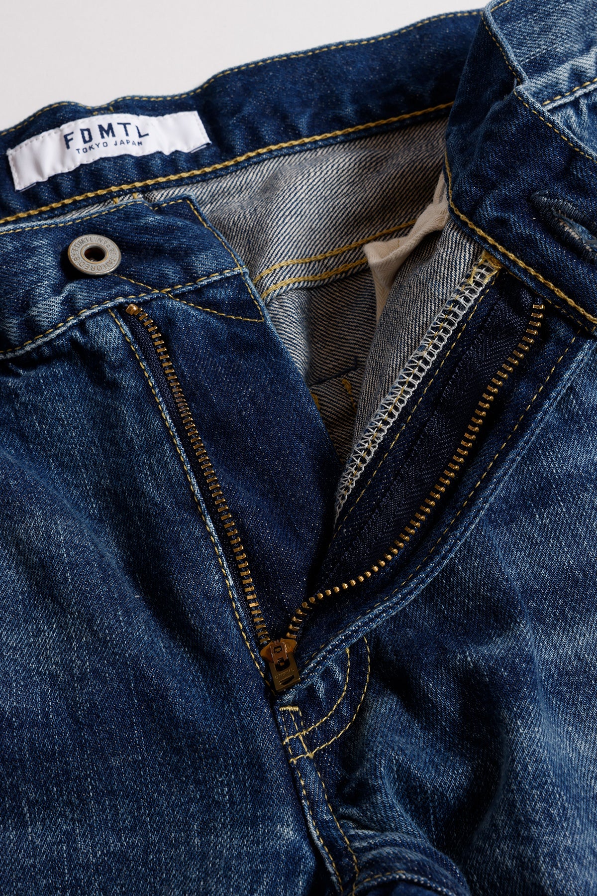 CLASSIC STRAIGHT DENIM CS138