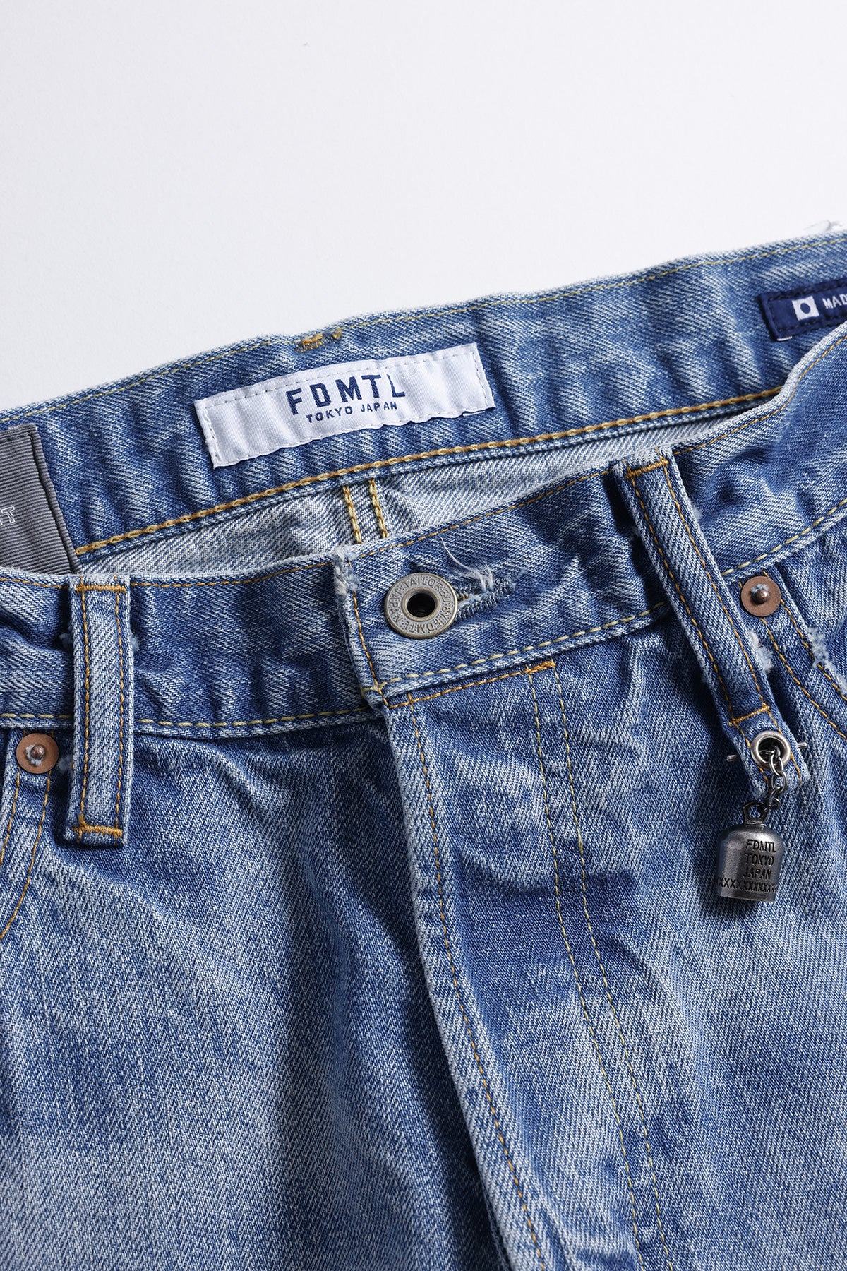 CLASSIC FIT DENIM CS142