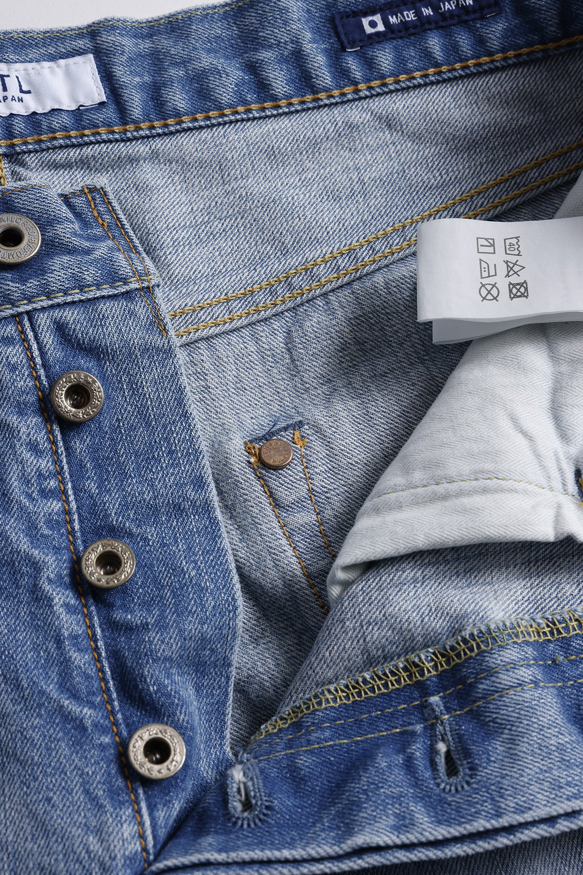 CLASSIC FIT DENIM CS142