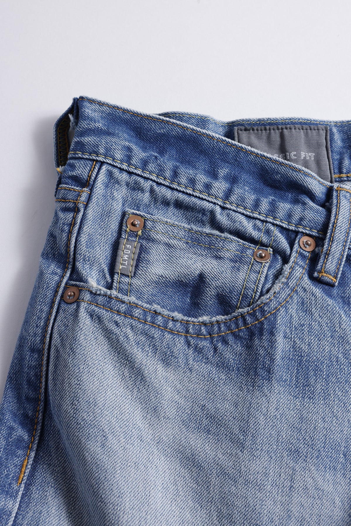 CLASSIC FIT DENIM CS142