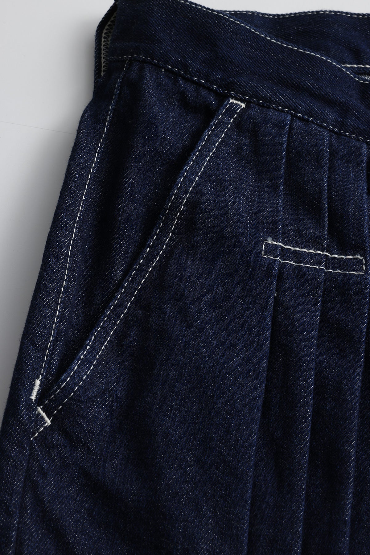 PLEATS DENIM PANTS RINSE