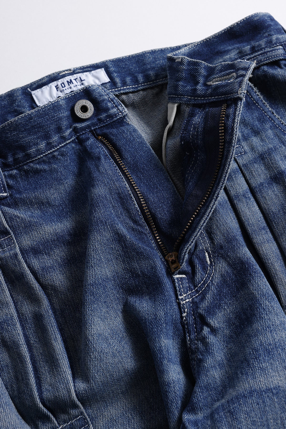 PLEATS DENIM PANTS 3YR WASH