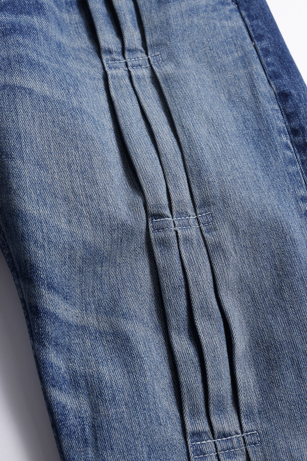 PLEATS DENIM PANTS 3YR WASH