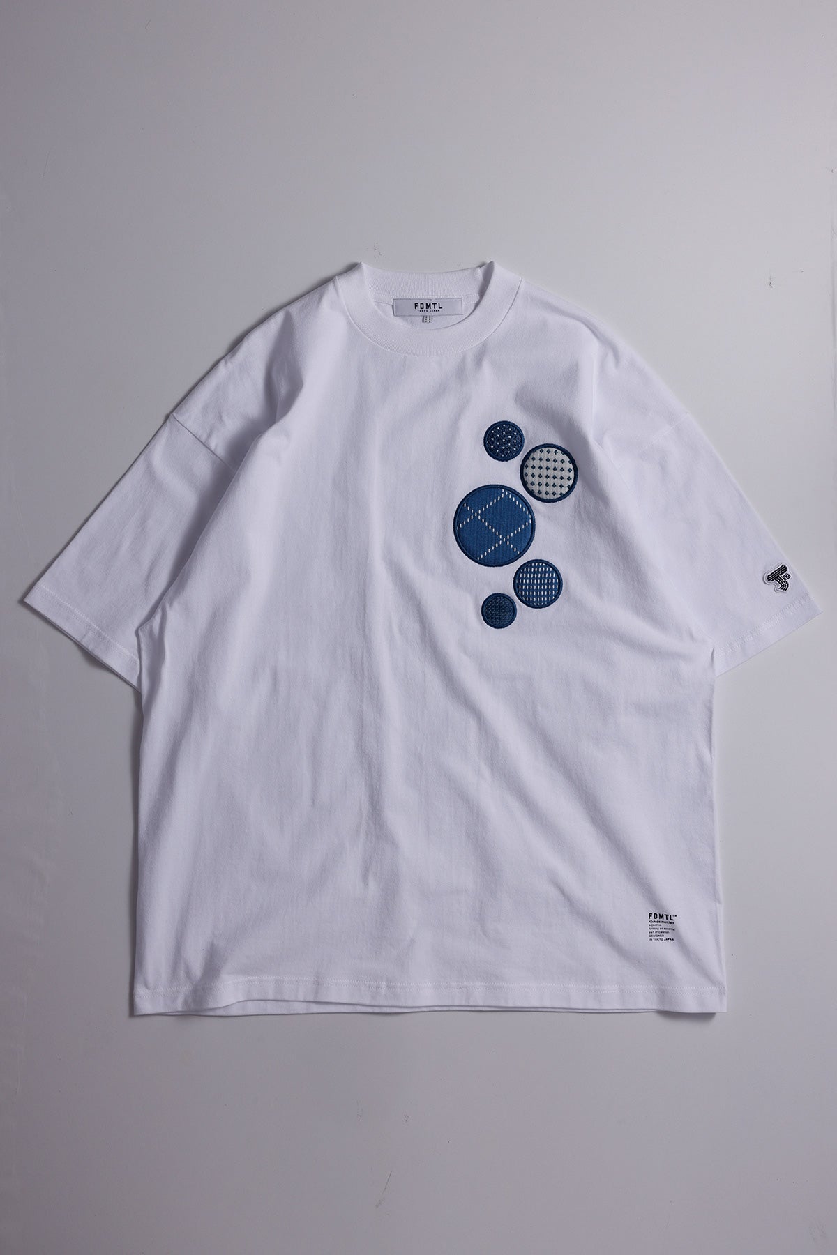 BADGES TEE
