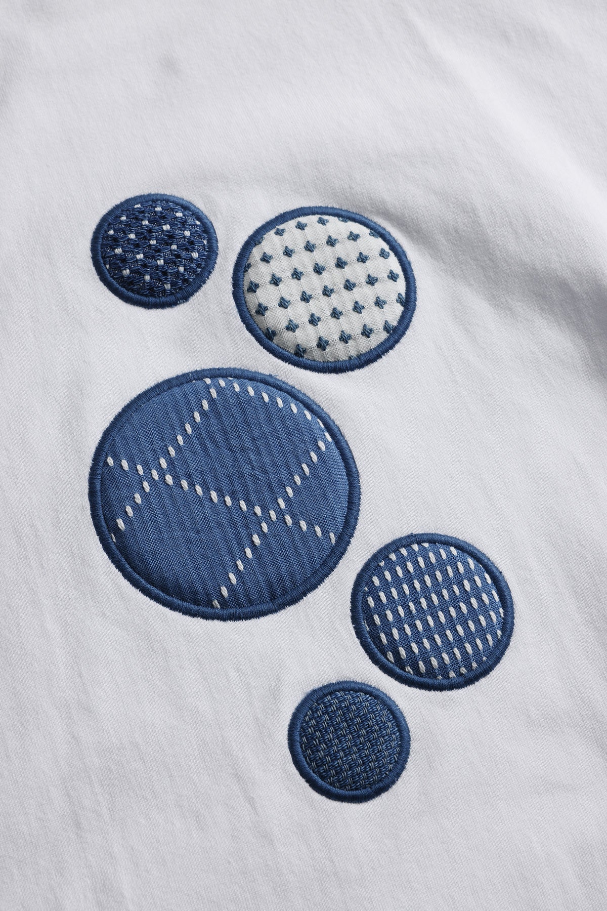 BADGES TEE