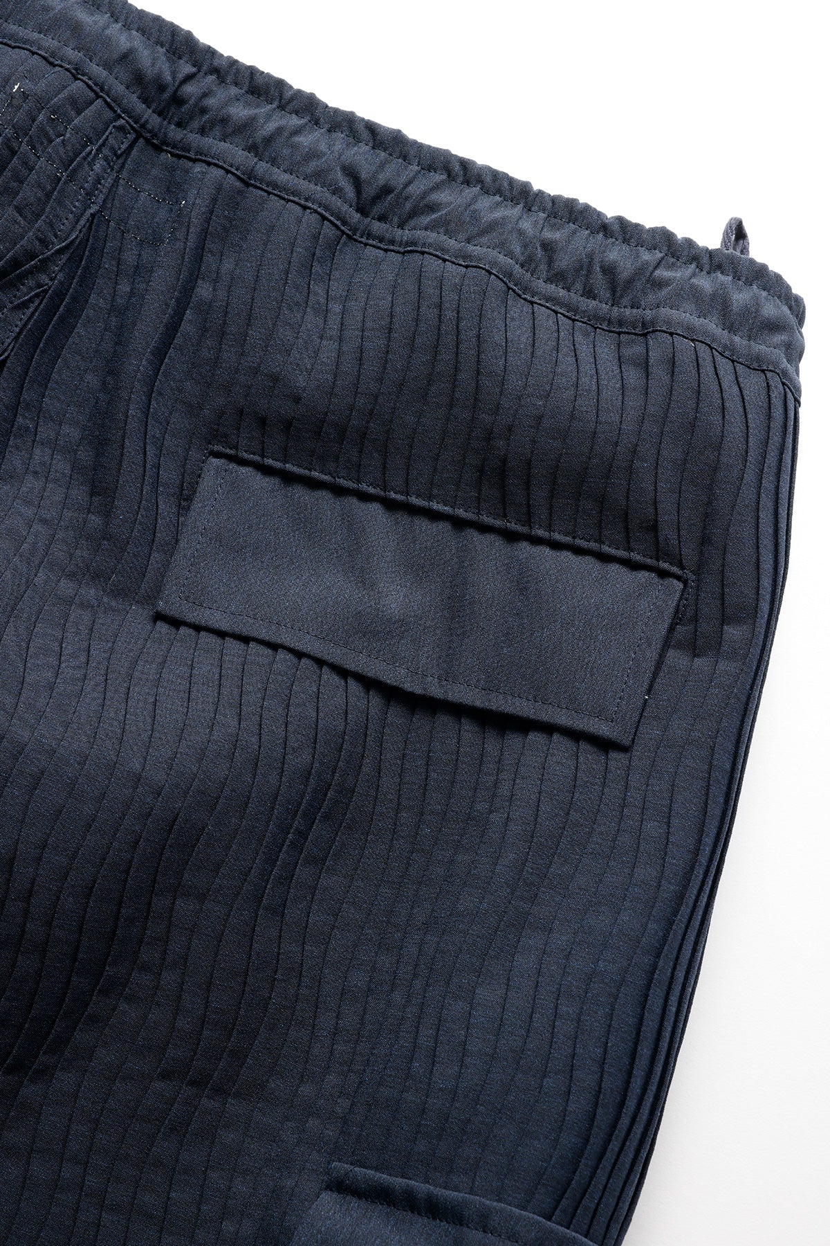 PLEATED SHORT CARGO PANTS